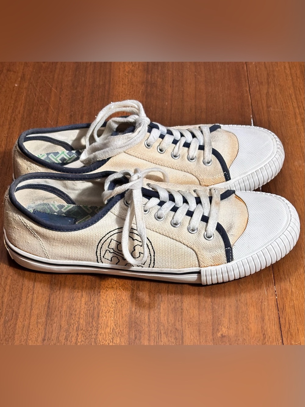 Tory Burch cream canvas low-top sneakers. Navy blue trim. Women’s 8